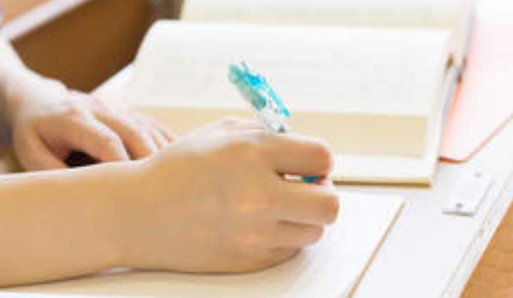 就職か修士を取るかで迷っています 大学院で修士を取るか就職をするか迷っている方 イメージ3