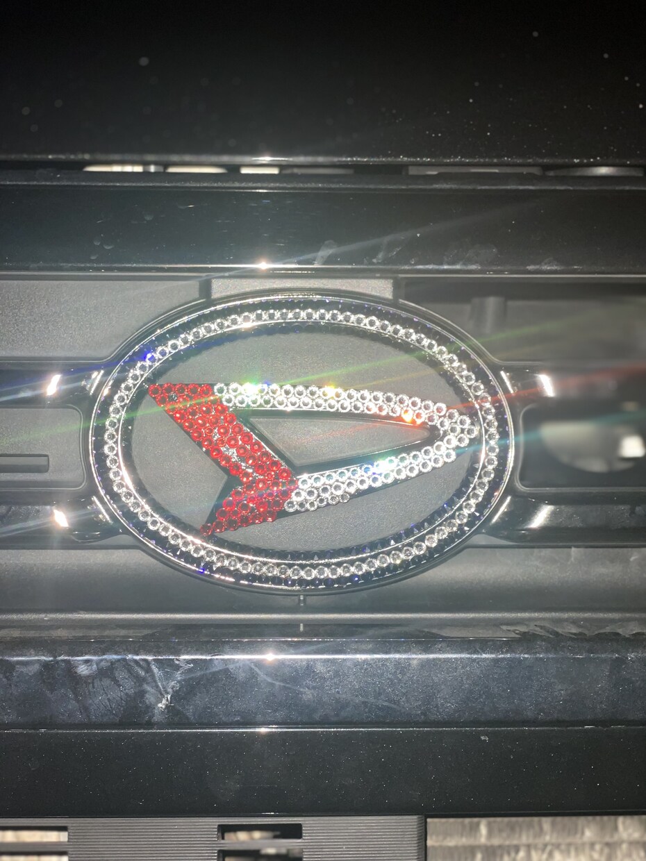 スワロフスキーによるデコレーションを行います 本物のスワロフスキーを使い色んなもの装飾を行います！ ファッション・グッズデザイン ココナラ