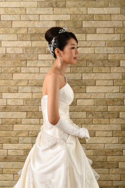 ドレスが栄える、美しい立ち方を教えます 花嫁さん達へ☆立ち方を少し直すだけで見違える程美しく見えます イメージ3