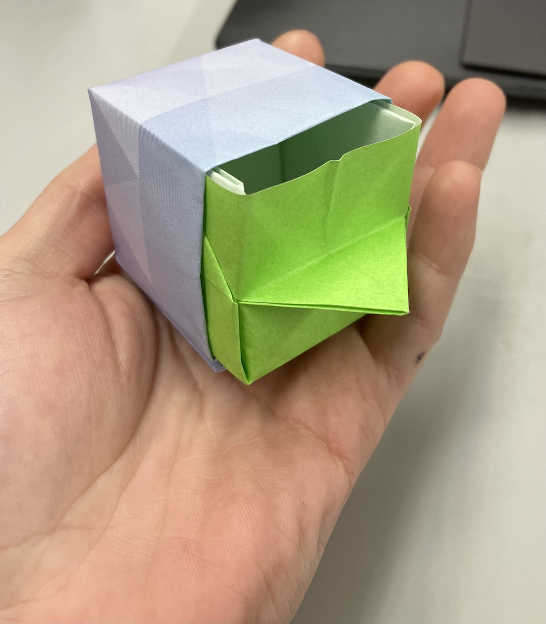 お子さんが喜ぶような折り紙雑貨作品を作ります ご購入の際、紙の色を選べます！ イメージ1
