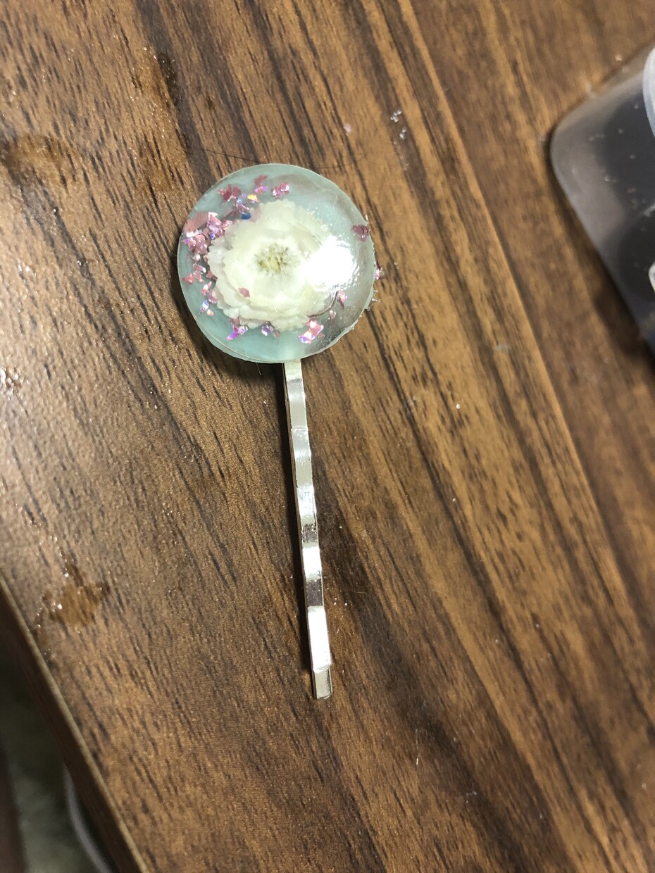 レジンでアクセサリーやキーホルダーを作ります ネックレスやキーホルダーをつくってます イメージ4