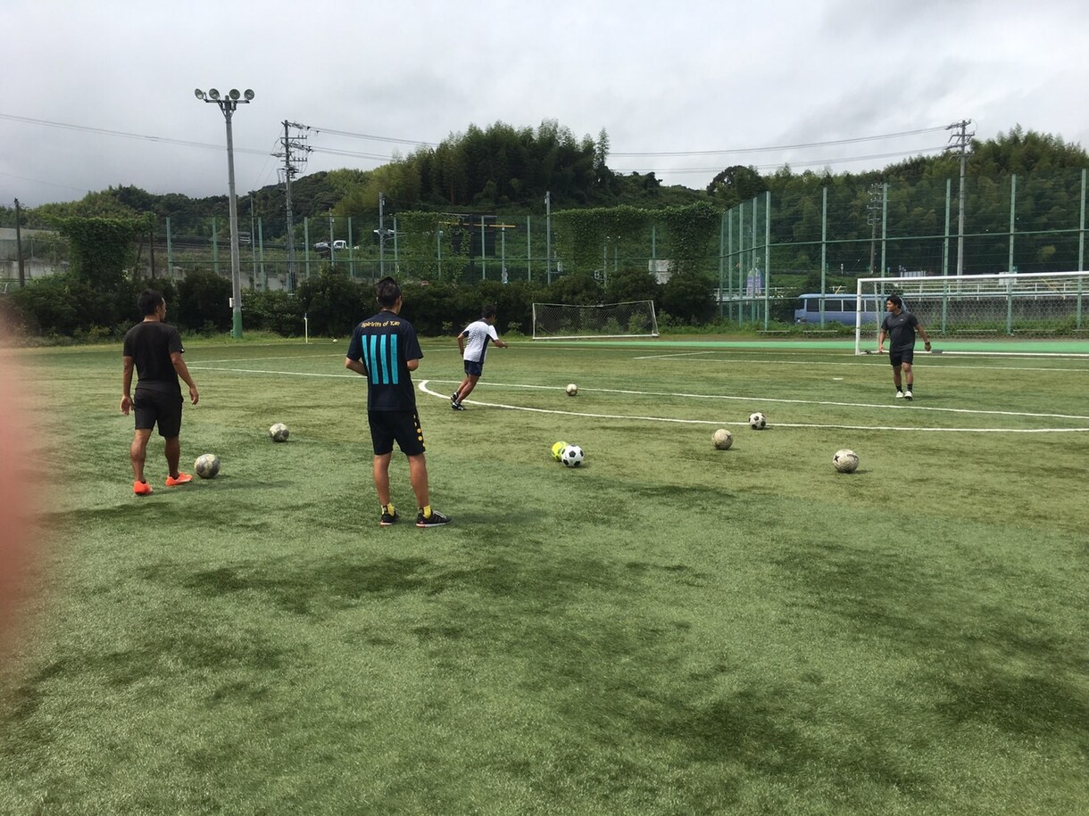サッカーのトラップのちょっとしたこつ教えます ボールは止めようと思わないと止まっちゃうって知ってますか？？ イメージ1