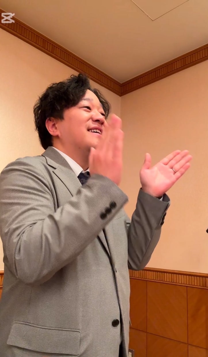 式典・表彰式・社内イベントなど幅広く対応します 元お笑い芸人のプロMCが、場の空気を読みながら丁寧に進行！ イメージ5