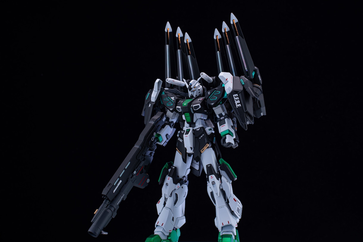 ガンプラ制作代行・積み崩し・素組み・全塗装行います ブラック・ホワイトをベースに高級感のある仕上げが得意です！ イメージ4