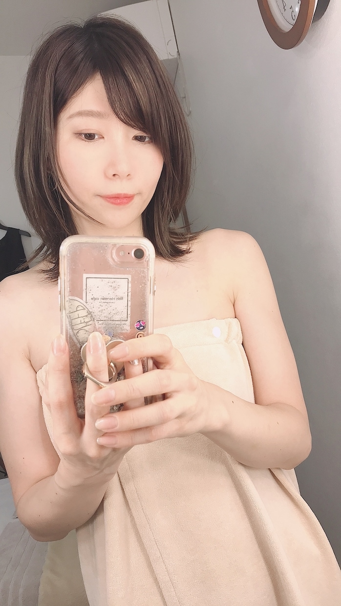 フリー素材、自撮り【あなたの専属モデル】します こんなポーズをした女性、商品PR、、web経験多数ありです！ イメージ6