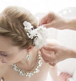 ヘアセットやメイクの悩みにアドバイスします ヘアメイクのことならなんでも。お気軽にお問い合わせ下さいませ イメージ2
