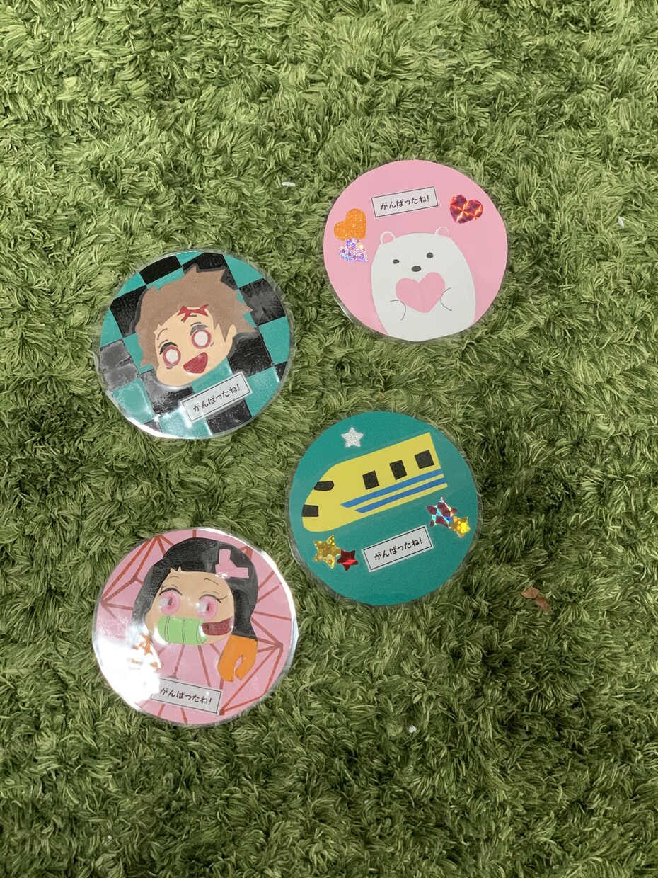 壁面やフォトプロップス、メダルなどを作ります 画用紙やリボンなどで壁面をお作りします。 イメージ3