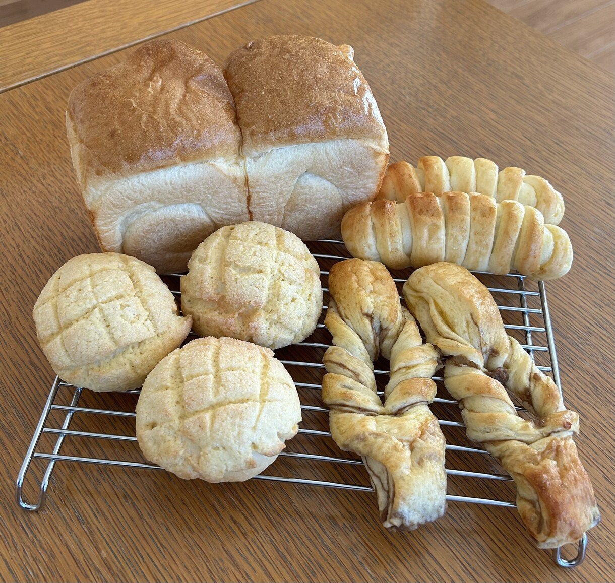 パンの成形と仕上げ、動画で伝授します 様々な形のパンがあると食卓賑やか！家族も笑顔♡ イメージ6