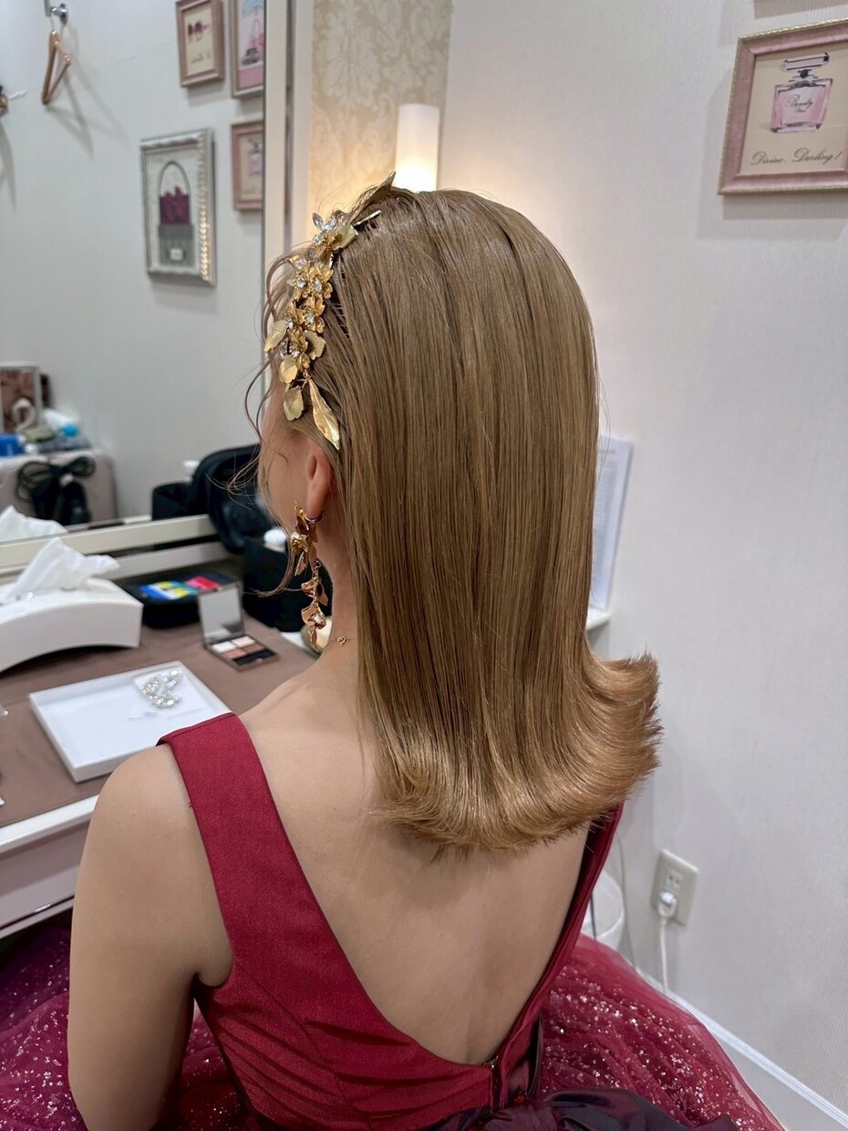 花嫁専用ドレスに似合う髪型や髪色をご提案致します 卒花しました現役美容師が全力でお手伝いさせて頂きます！ イメージ1