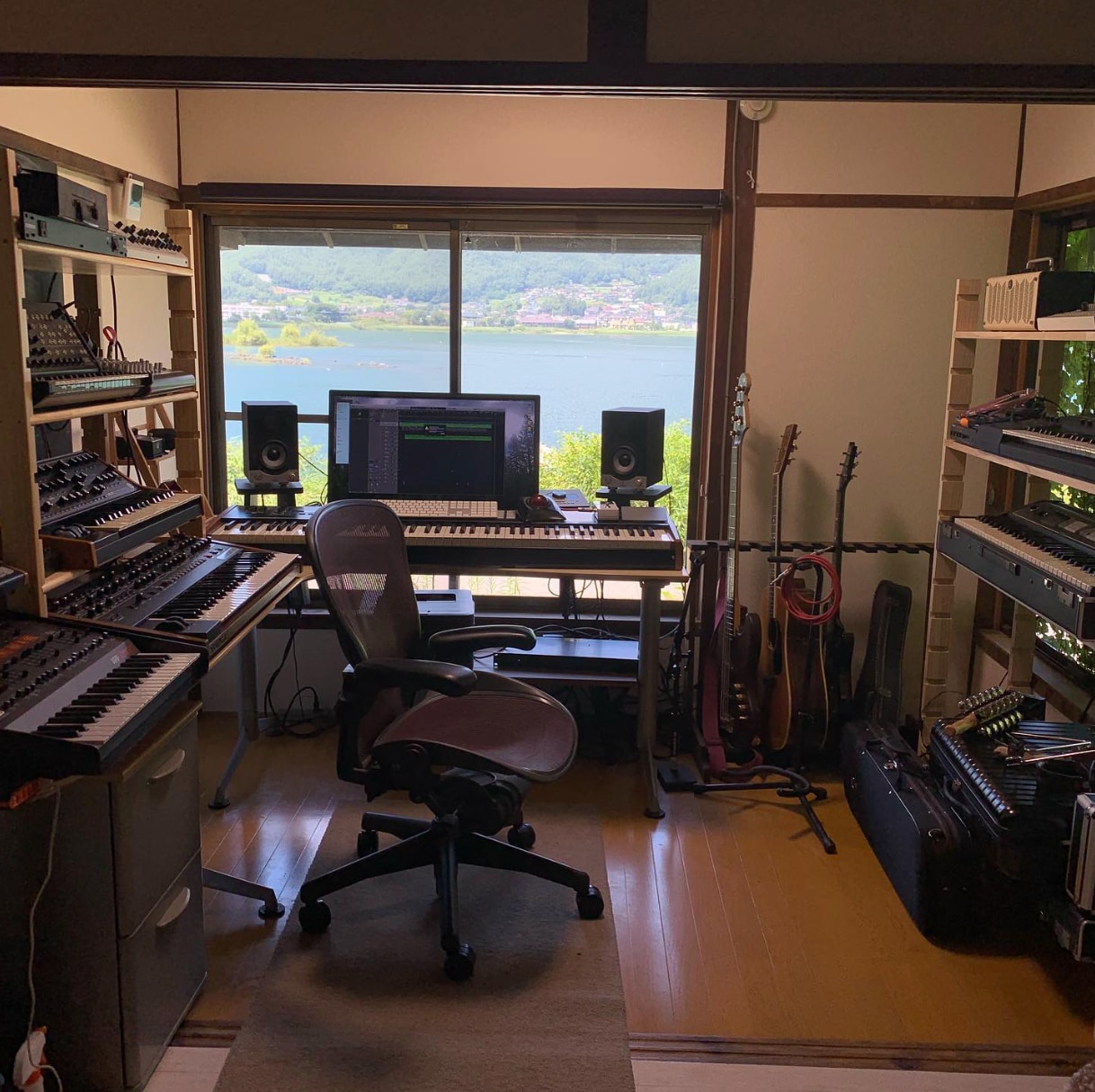オリコン一位、ミリオンの実績あり、作編曲します ピアノが特に得意です。ピアノアレンジはお任せください。 イメージ4