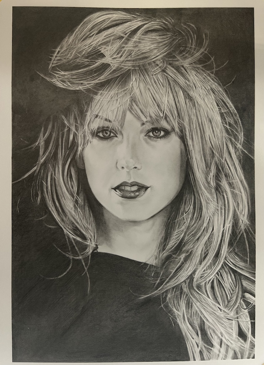 鉛筆画で人物の似顔絵を手描きで作成を致します 画像をもとに手描きの似顔絵描きます。一点もので原画送ります イメージ2