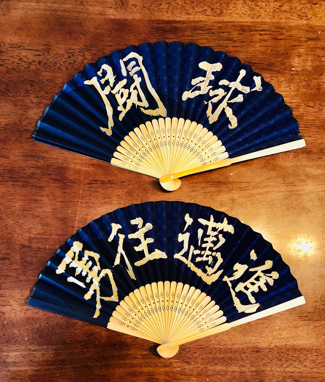 伝統的な紺紙金泥スタイルで、お名前を毛筆で書きます 自分のお名前の手本や、結婚、出産、入学、就職のお祝いとして。 イメージ6