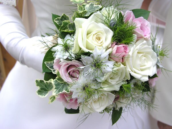 結婚式場探しの悩み！相談乗ります 結婚式場探しで迷った時、客観的な視点で良し悪しをお伝えします イメージ1