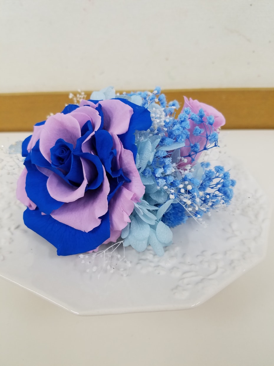 推しイメージのプリザーブドフラワー作ります 自由な色や花、その他小物で推しを感じたい人向けです。 イメージ4