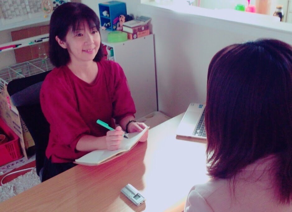 あなたをインタビューして新たな魅力を引き出します 著名人1万人のインタビュアーが、あなたの人生を深掘りします！ イメージ1