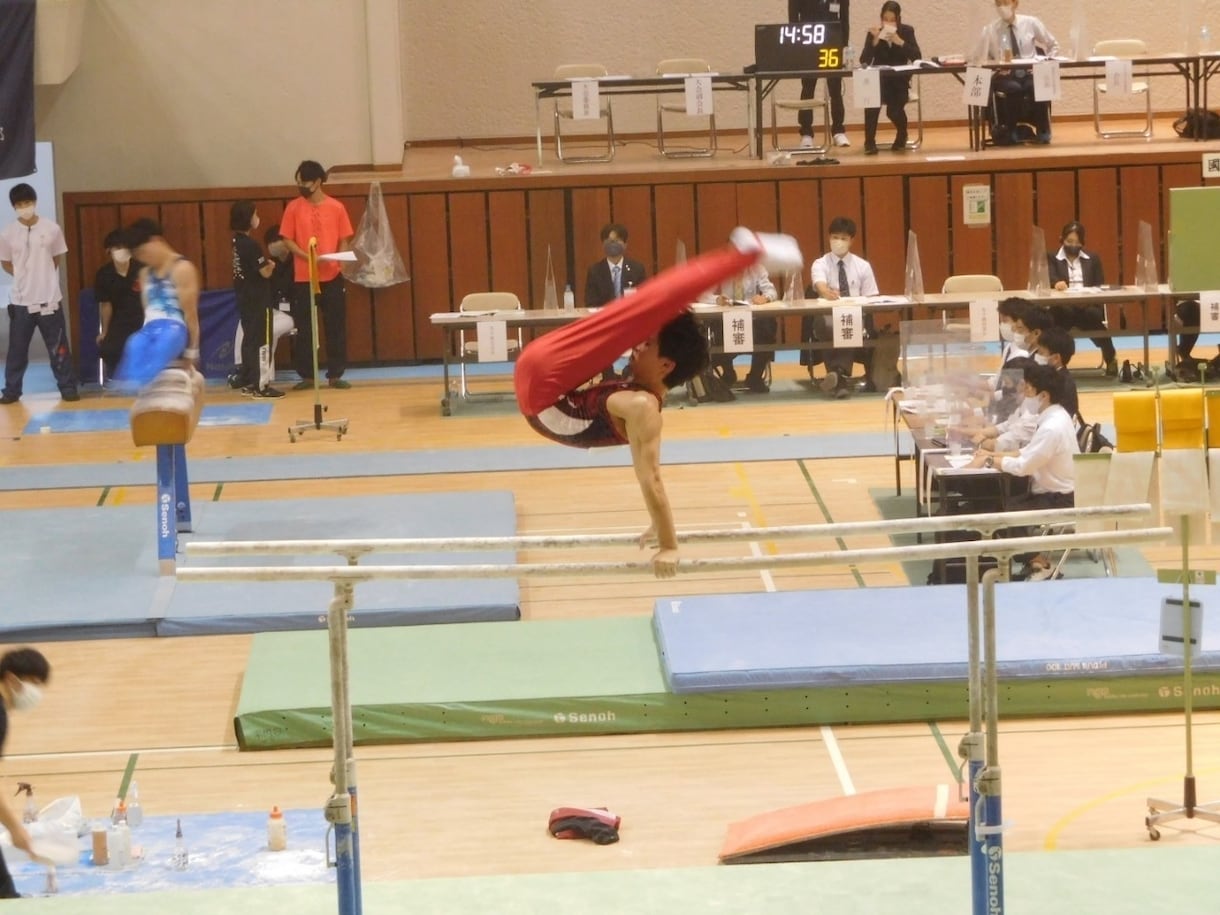 前転、後転、側転などのマット運動の技を教えます マット運動が苦手なお子様、技を習得したい方へ！ イメージ3