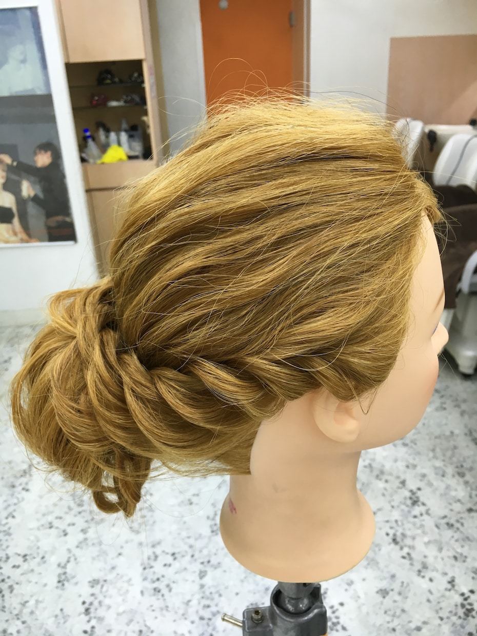 髪の毛のアレンジの仕方、綺麗に伸ばしていきたい！などの髪の毛についてのご質問なんでも受けます！ イメージ1