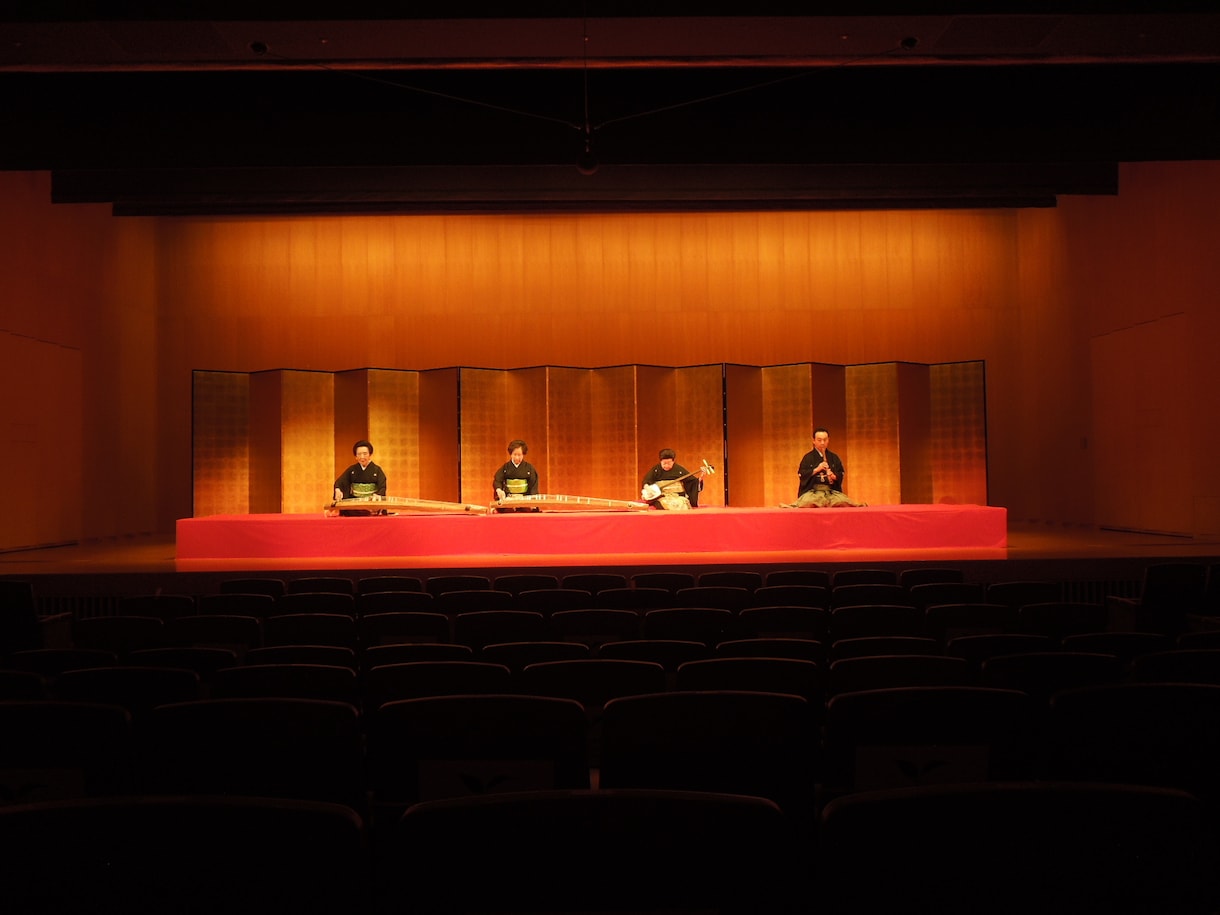 日本の伝統文化、伝統音楽についての記事を書きます 舞台進行、演奏家の近くにいるから書けることがあります イメージ3
