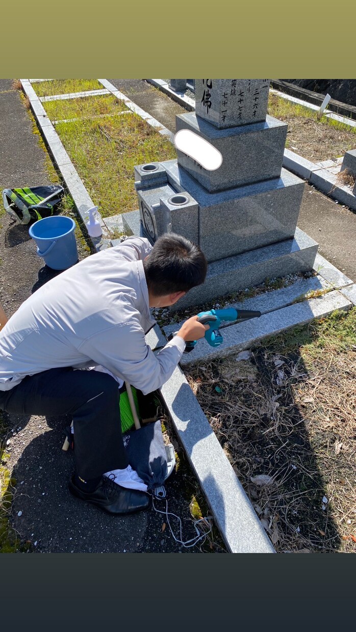 お墓の専門業者です。お墓の清掃お参り代行いたします 仏花・線香・ゴミ捨て。コミコミ価格でまごころ込めたサービス イメージ5