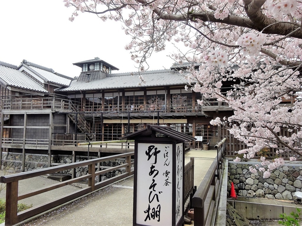 店舗看板・門標・のれんなどの筆文字を揮毫いたします 社屋の新築や開業・出店、新商品の販売をお考えの方へ イメージ7
