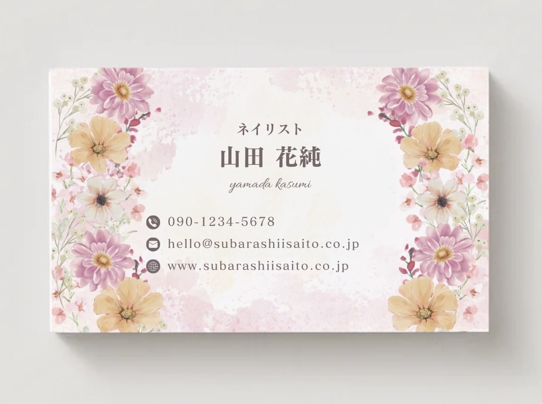 華やかな雰囲気の名刺作成承ります ピンク色のお花がパッと目を引くデザインです イメージ1