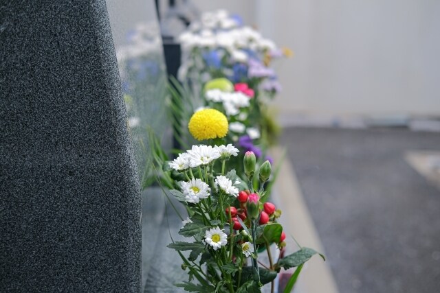 千葉県+関東圏★安心の写真報告！お墓掃除します お墓の草むしり、墓石拭き上げ、供花・線香の取り替え イメージ7