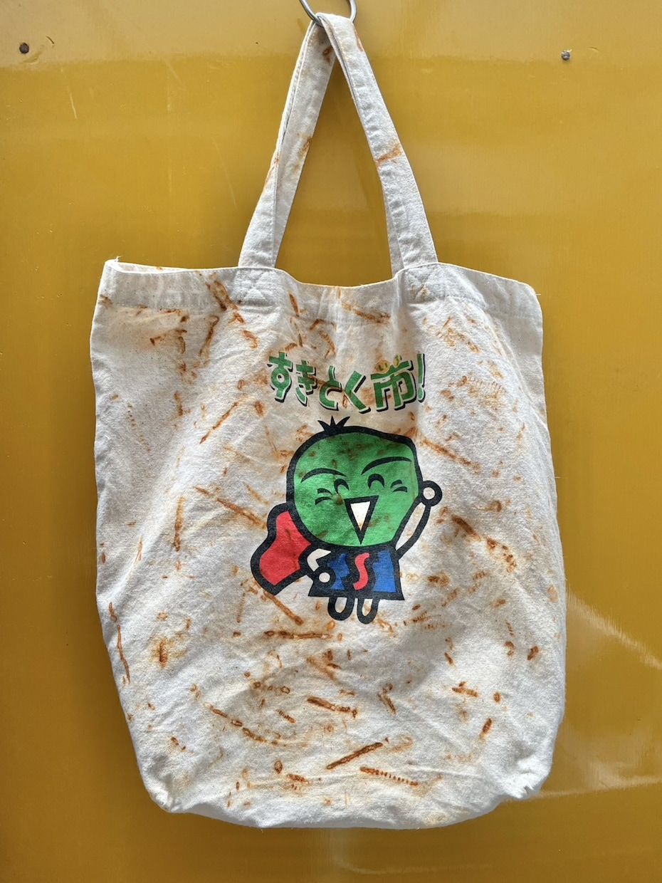 お手持ちのTシャツ/バッグを錆染めします 錆びた釘やねじを使用したインダストリアルな染色 イメージ7