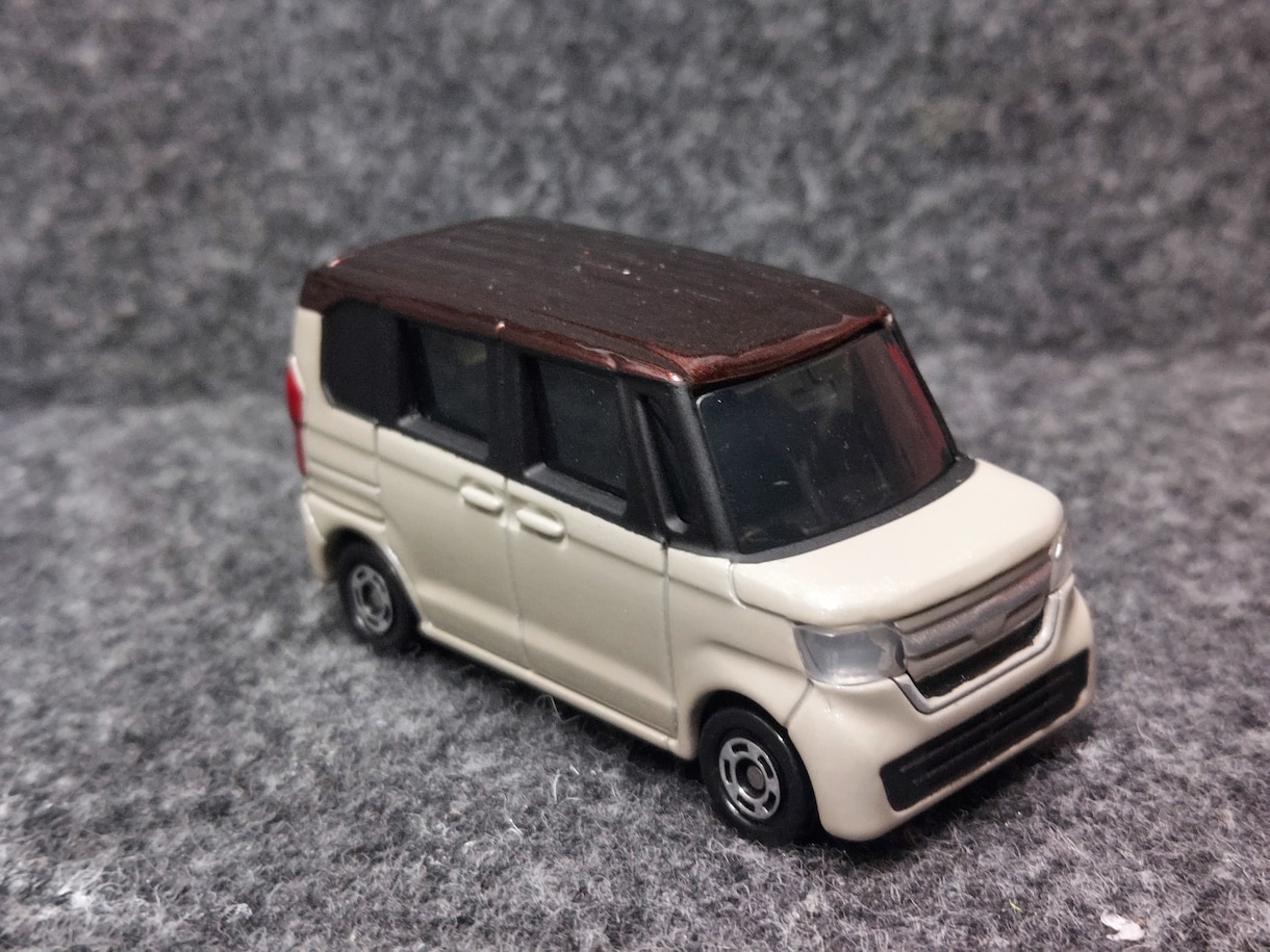ミニカーのリペイント(お好きな色に塗装)します 20年自動車鈑金塗装をしてきたおじさんのミニカーの塗装です。 イメージ4