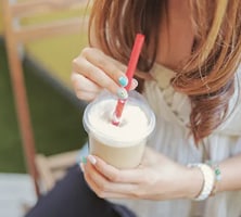 友達感覚でお話しできます 昔からの友達に話すように、気軽にお電話ください。 イメージ1