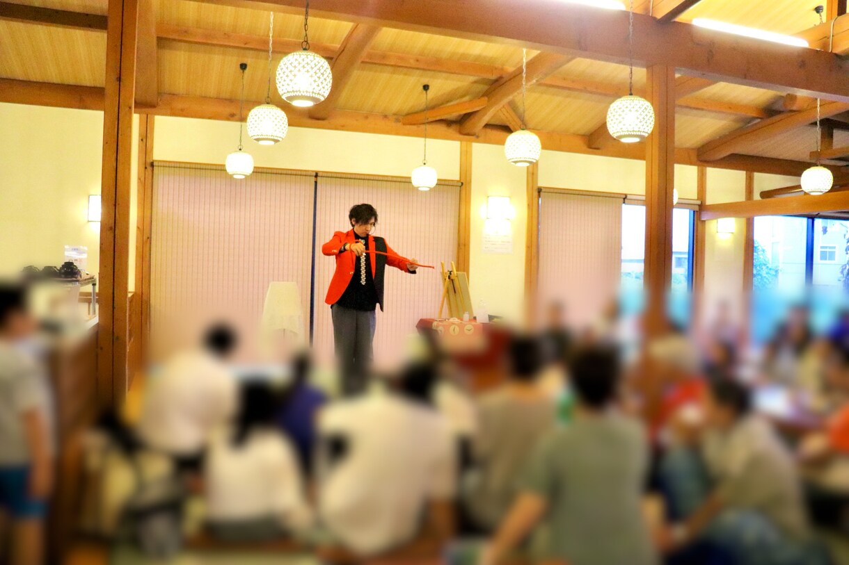 コミカルテーブルマジックで笑いと笑顔をお届けします お誕生会、パーティ等の記念日に魔法使いが笑顔と笑いを届けます イメージ7