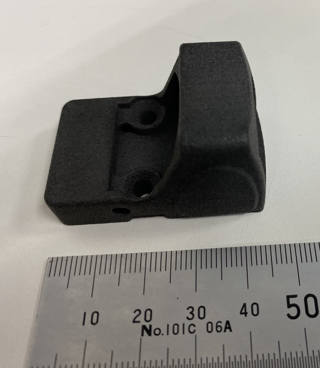 ナイロン12 SLS造形方式プリンタで出力します 高強度樹脂ナイロン12で3Dデータを安価で出力します。 イメージ5