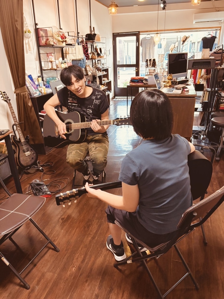 初心者歓迎！現役ギター講師が弾けたを寄り添います 今さらじゃない、今だから始められる イメージ2