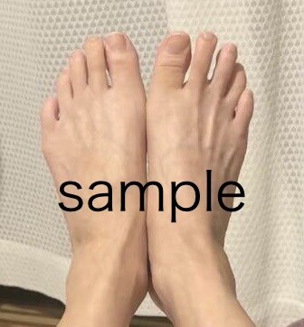 57歳。足の写真・足指の写真素材提供します 「ギリシャ型の足長めの足指など足の形が分かる写真を提供します イメージ3