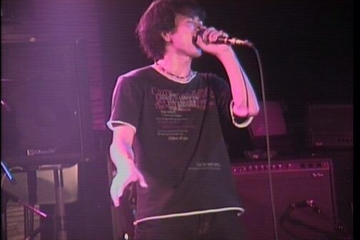 実物のエレキギターを演奏してロックな楽曲を作ります あなたをロックシンガーへとイメージチェンジするサービスです イメージ4