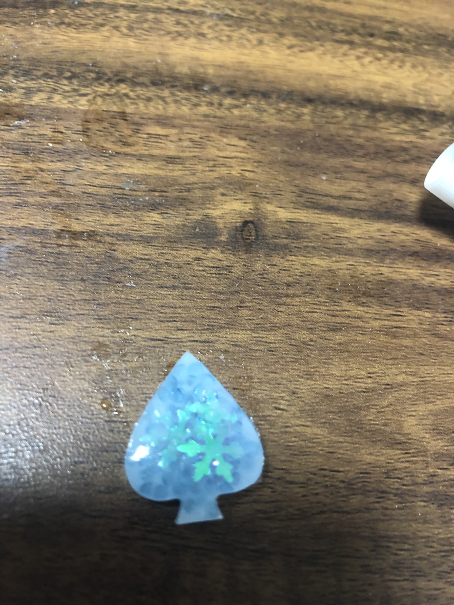 レジンでアクセサリーやキーホルダーを作ります ネックレスやキーホルダーをつくってます イメージ2