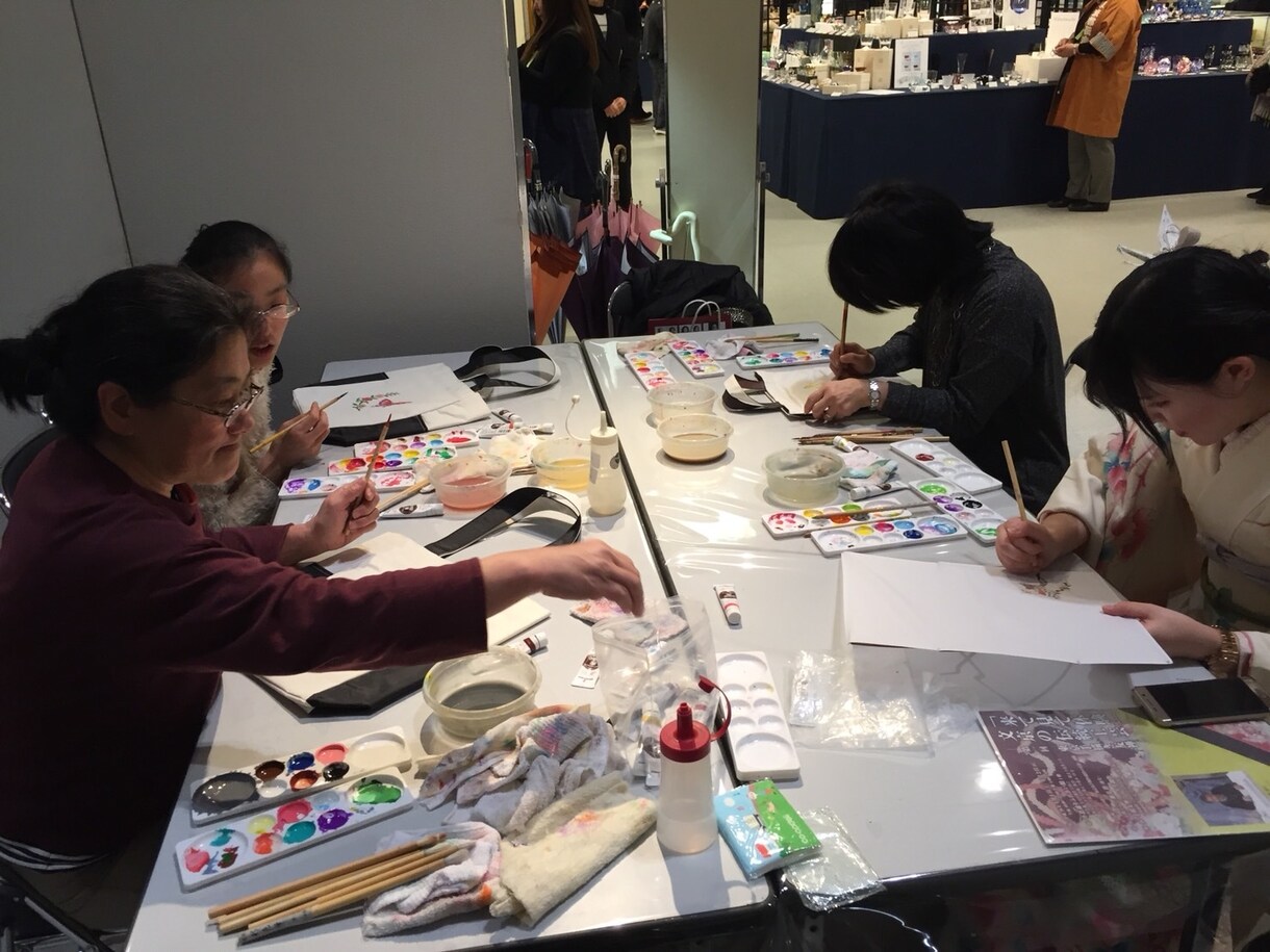 友禅・伝統工芸についてのスポット友禅教室ます 東京手描友禅の伝統工芸士として60年近いキャリアがあります イメージ4