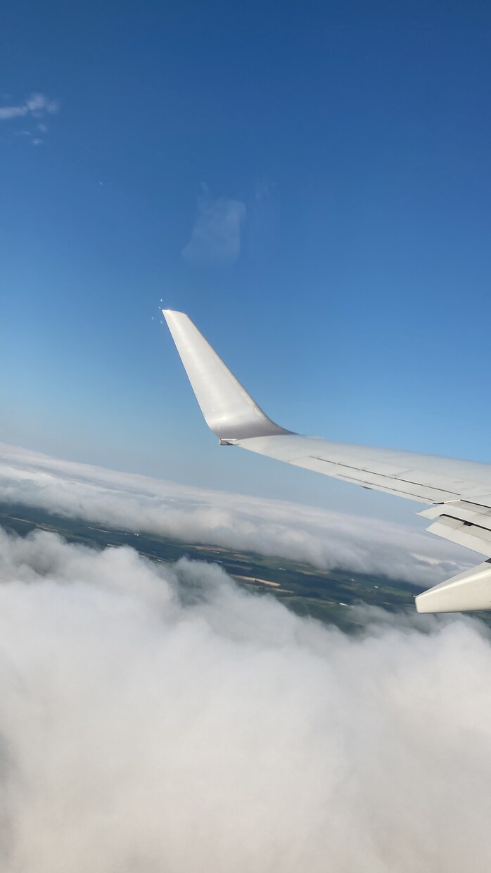 飛行機に乗った時の写真を提供します 飛行機の窓に映る絶景を見よう！ イメージ3