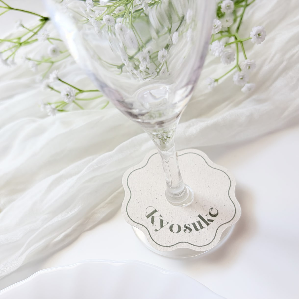 Wedding｜結婚式 グラス席札を作成します ウェディングテーブルを彩る トレンド感のあるおしゃれな席札 イメージ1
