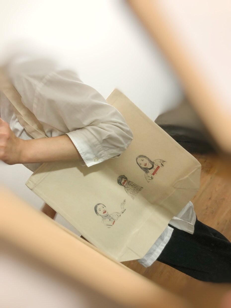 オリジナルグッズを作成します あなたの写真をイラストにしてオリジナルグッズを作成します！ イメージ2