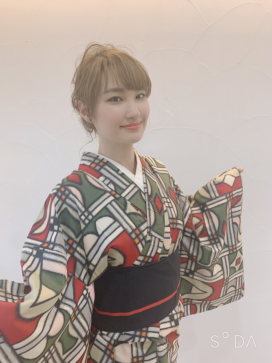 着物についての相談を着付美容師が請負います ヘアメイクから着物まで、トータルコーディネートを提案します。 イメージ2
