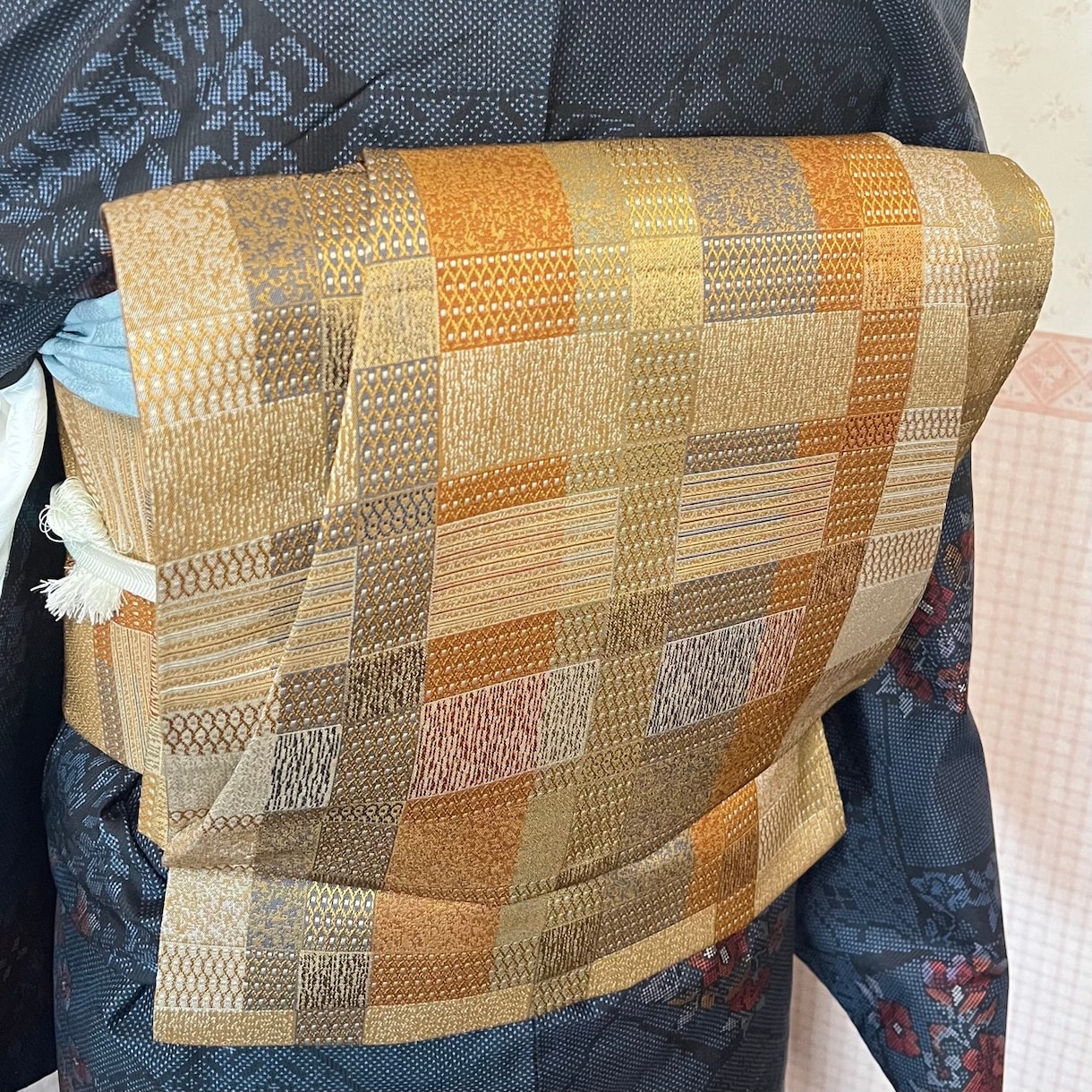 袋帯をアレンジ二重太鼓作り帯に仕立て直します 普通の二重太鼓だけでは物足りない方にオススメです イメージ2