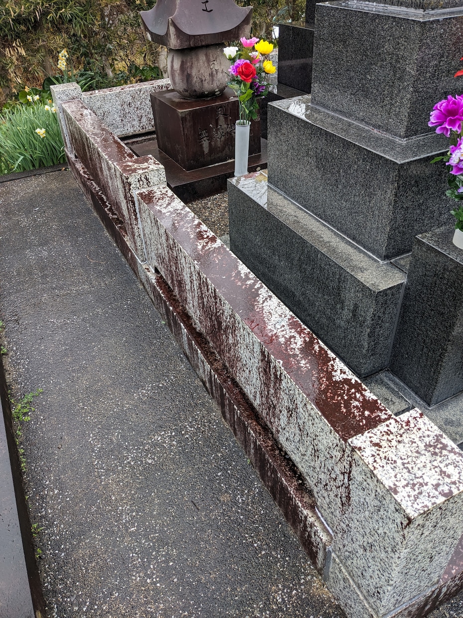 宮崎市近郊でお墓の清掃・お参り代行をします 故人に対して真心をこめて作業いたします。 イメージ4