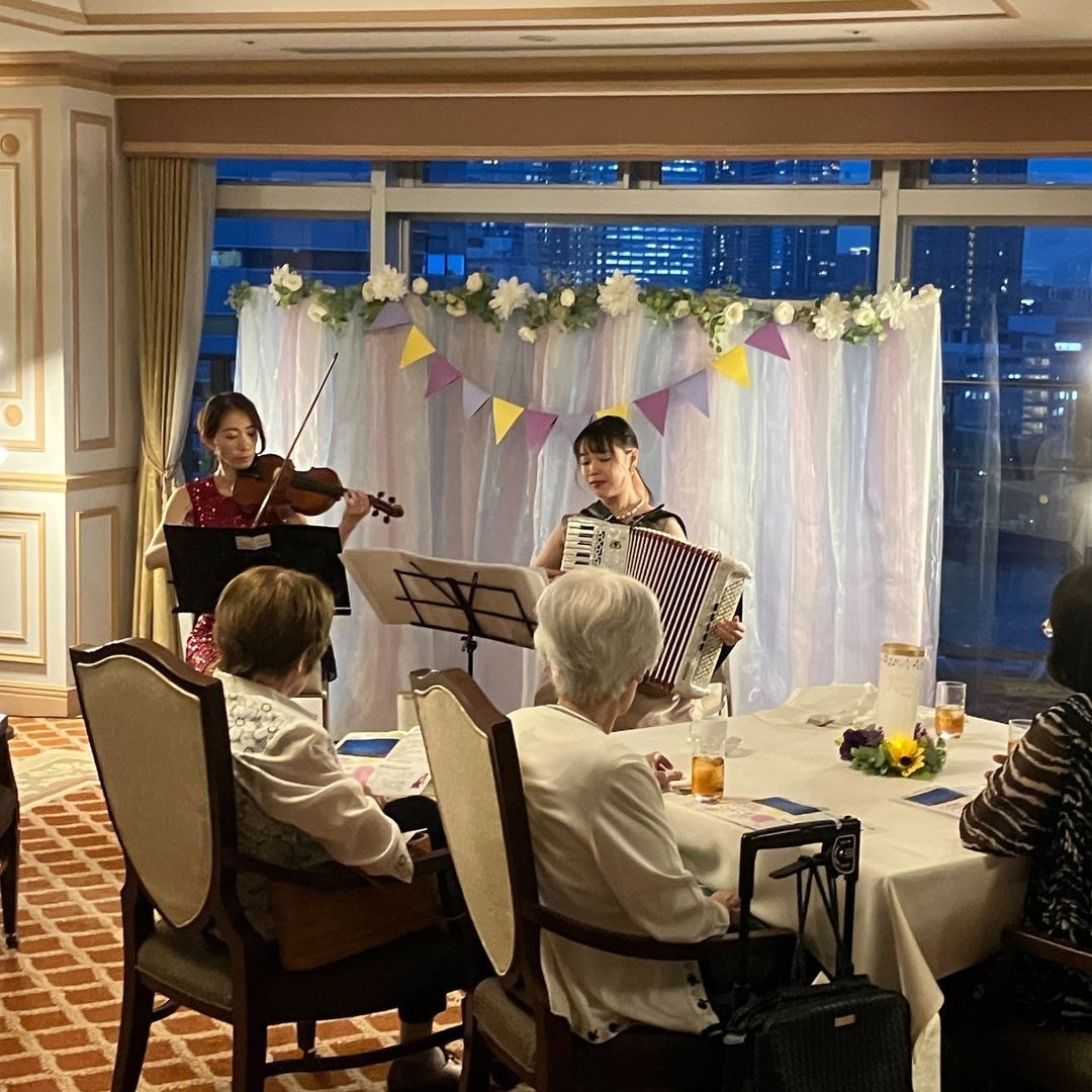 アコーディオンの出張生演奏します 【東京】現役プロがアコーディオンの音色で特別な一日を演出 イメージ3