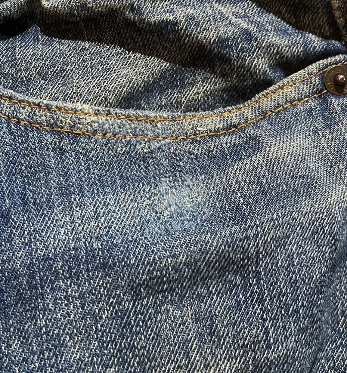 デニムのお直しいたします 雰囲気を活かすリペアを心がけてています。 イメージ8