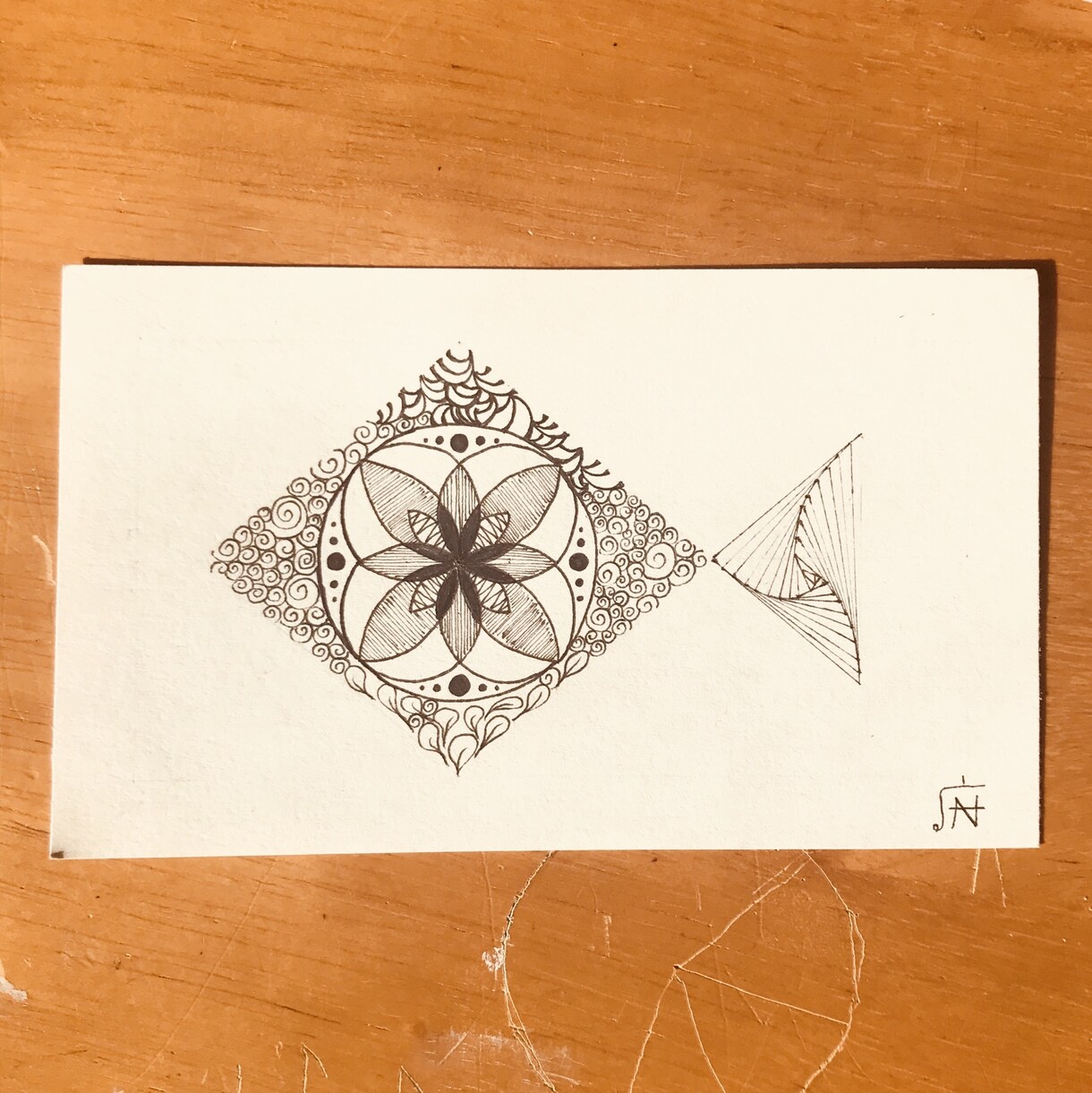 カードにデザインを描きます 模様や図形を利用したデザインになります イメージ1