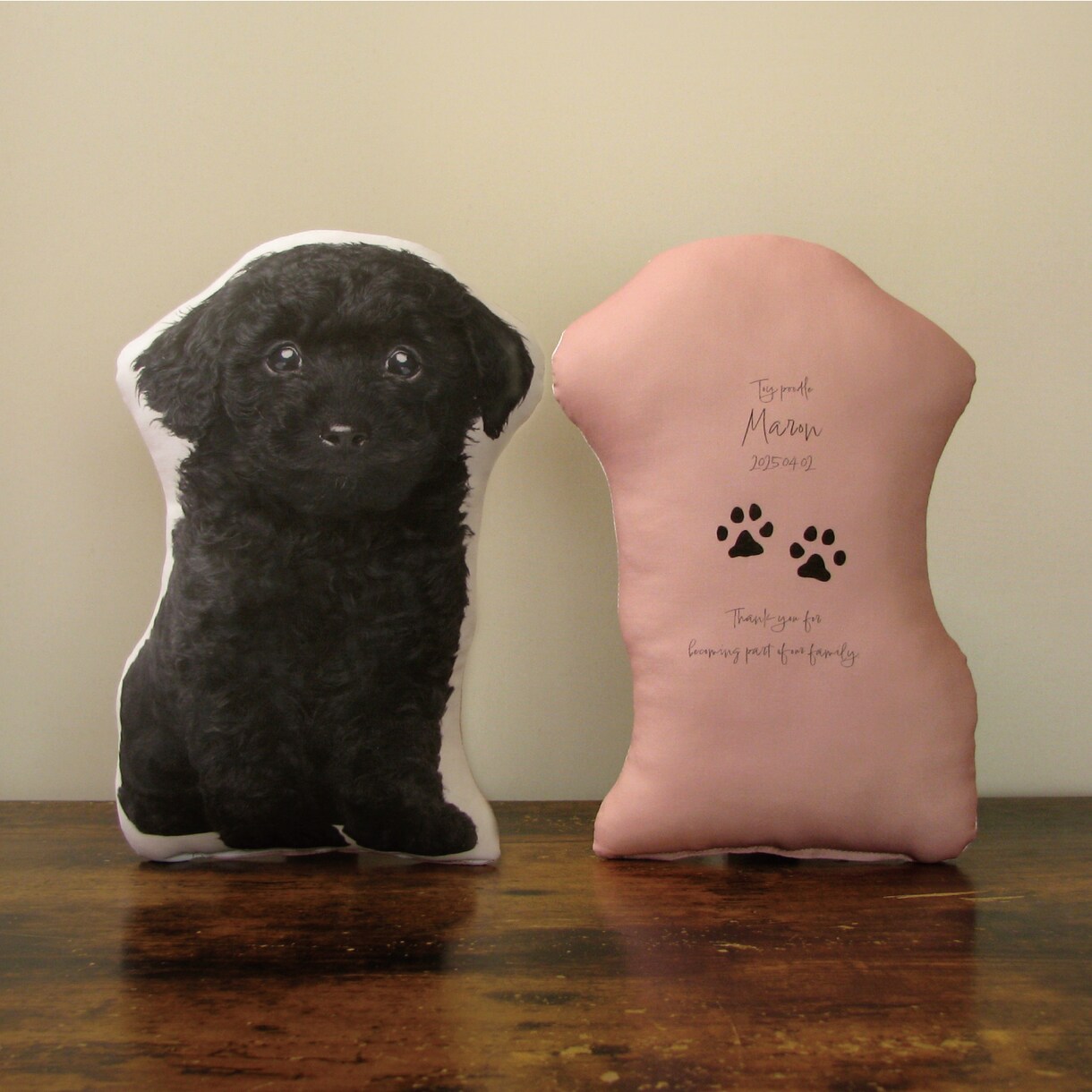 ペット（犬猫）の命名書（手形）クッションを作ります 画像と手型（肉球）を使った命名書入りのメモリアルクッション。 イメージ1