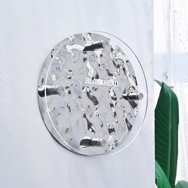 オリジナルのアクリル看板を格安で制作します 透明感あふれるアクリルはお部屋に店舗にぴったり！インテリア イメージ3