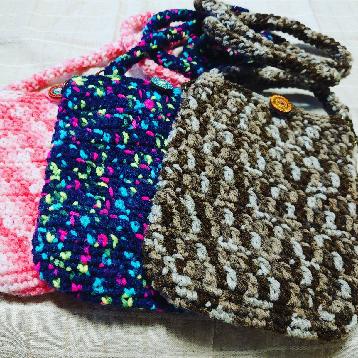 毛糸等で鞄等を作ります どんな感じの物が欲しいのか言ってもらえれば作ります。 イメージ5