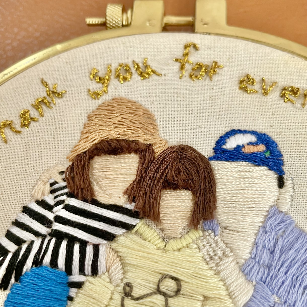 世界に一つだけの両親贈呈品を作ります 家族写真をもとに刺繍のプレゼントを作ります イメージ4