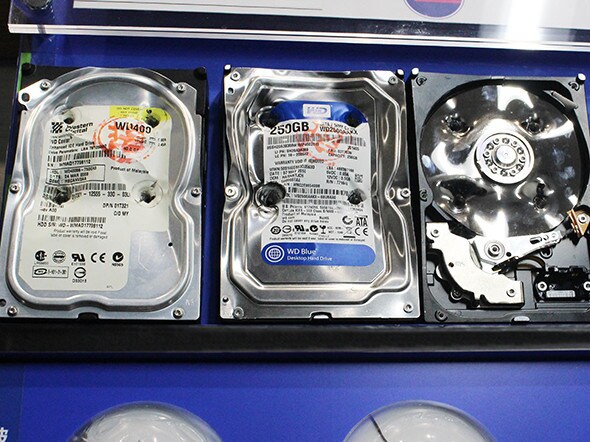 不要HDDSSDUSBメモリを専用機材で破壊します お預かりしたHDD・SSDを専用機材で破壊し情報を守ります イメージ1